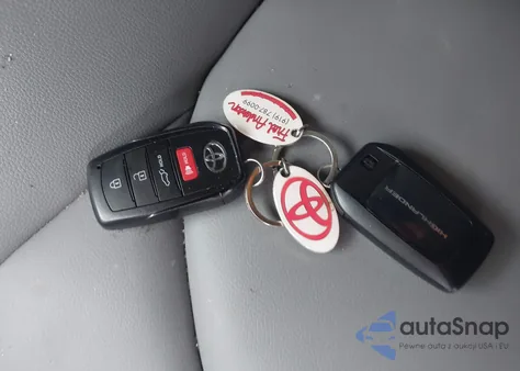 2025 Toyota Highlander Xle z USA, uszkodzony, nr VIN 5TDKDRBH1SS588057